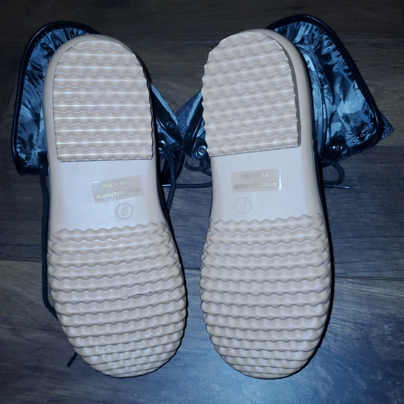 Henry Ferrera Snow Boots - Picture 5 of 5